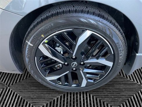 New 2025 Nissan Versa SR w/ Trunk Package image 14