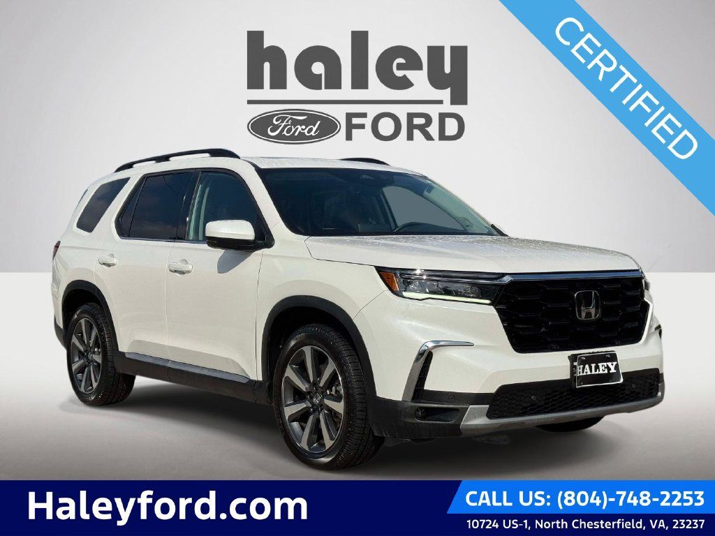 Used 2024 Honda Pilot Touring image 1