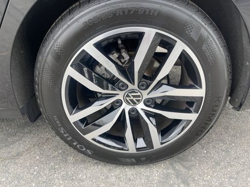 Used 2025 Volkswagen Jetta SE image 30