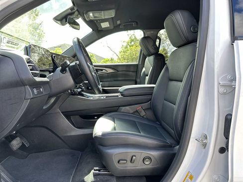 Certified 2026 Chevrolet Traverse LT FWD image 2