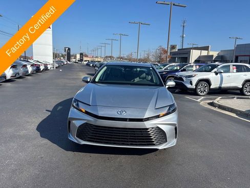 Used 2025 Toyota Camry LE image 8