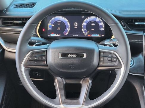 Used 2023 Jeep Grand Cherokee L Limited w/ Luxury Tech Group II AWD/4WD image 28