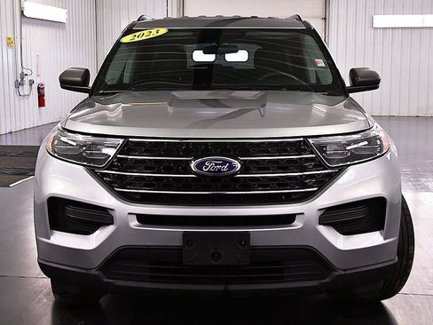 Used 2023 Ford Explorer XLT image 2