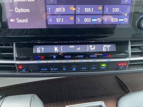 Used 2024 Toyota Sienna XLE image 26