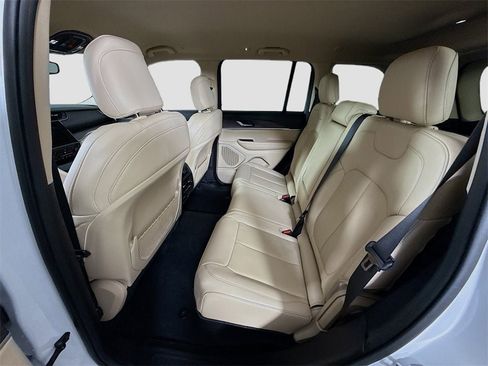 Used 2022 Jeep Grand Cherokee Limited w/ Trailer Tow Prep Group (B) image 16