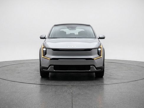 Used 2025 Kia K4 FWD image 2