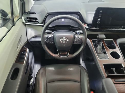 Used 2022 Toyota Sienna LE FWD image 14