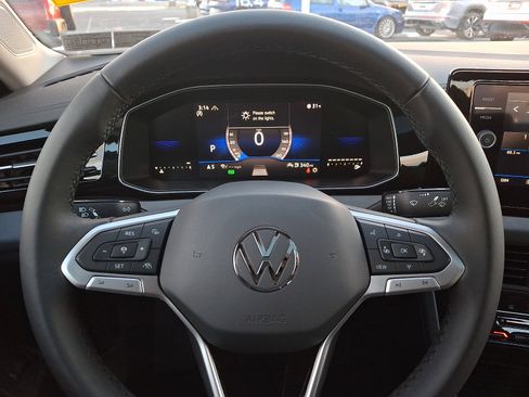 New 2026 Volkswagen Jetta SE FWD image 10