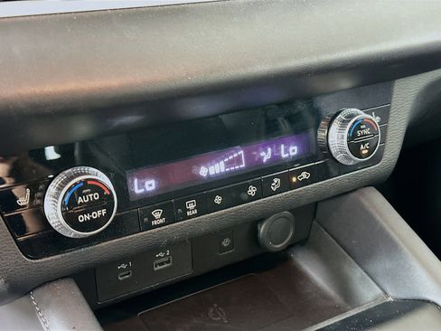 Used 2024 Mitsubishi Outlander SE image 24