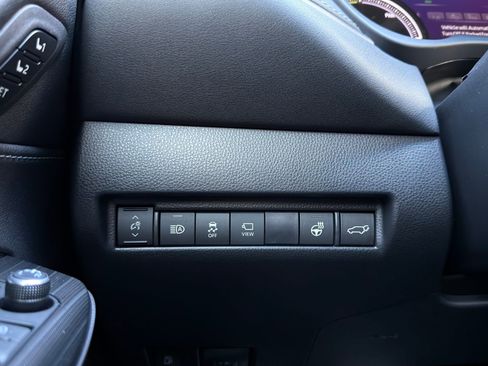 Used 2021 Toyota Venza Limited w/ Advanced Technology Package image 23