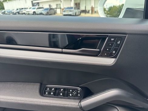 Used 2024 Porsche Cayenne image 17