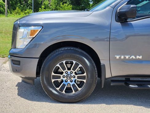 Used 2024 Nissan Titan SV w/ SV Convenience Package RWD image 8