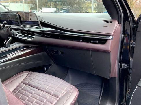 Used 2023 Cadillac Escalade Sport Platinum w/ LPO, ONYX Package image 16