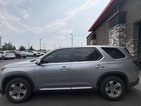 Used 2025 Honda Pilot EX-L image 5