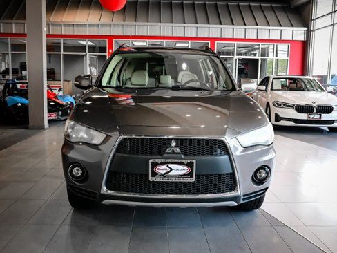 Used 2010 Mitsubishi Outlander SE AWD/4WD image 2