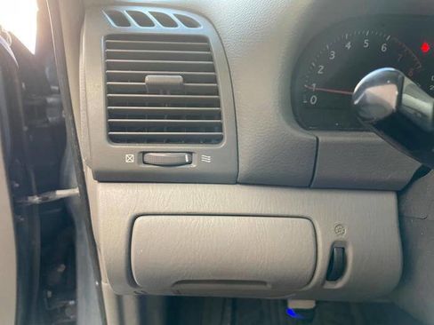 Used 2004 Toyota Camry LE image 33