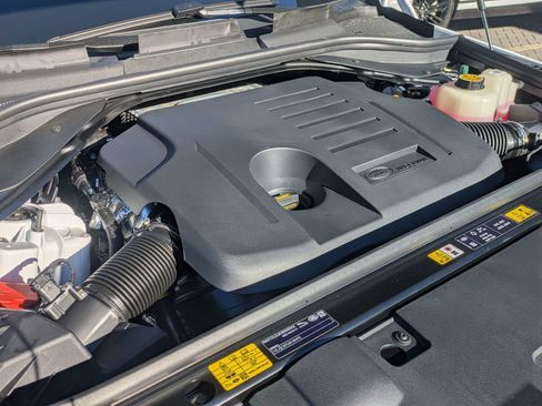 New 2026 Land Rover Range Rover Sport SE image 18