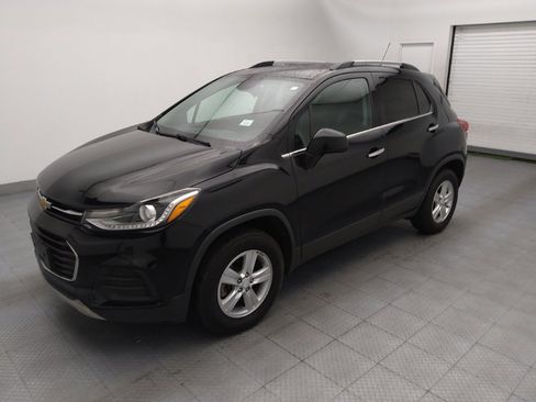 Used 2018 Chevrolet Trax LT w/ Sun & Sound Package AWD/4WD image 2