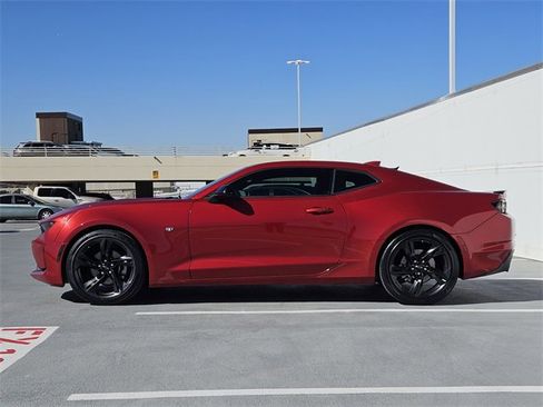 Used 2020 Chevrolet Camaro LT w/ RS Package image 4