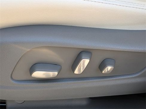 Used 2023 Cadillac XT5 Premium Luxury image 17