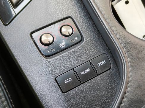 Used 2015 Toyota Avalon XLE Touring FWD image 29