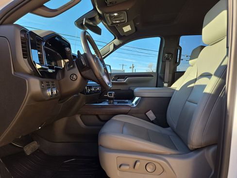 Used 2022 GMC Sierra 1500 SLT w/ SLT Convenience Package image 16