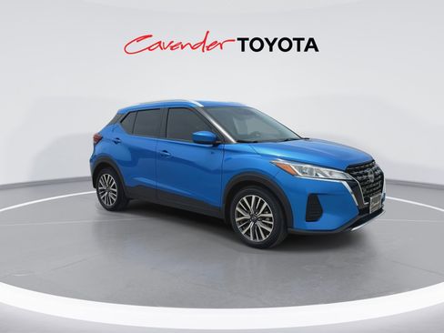Used 2024 Nissan Kicks SV FWD image 2