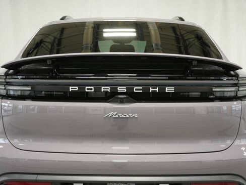 Certified 2025 Porsche Macan Electric image 42