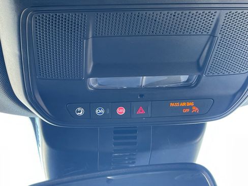 Used 2025 Buick Enclave Preferred image 15