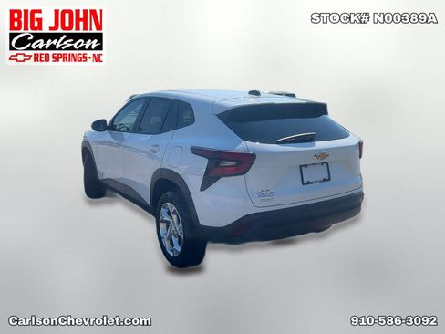 Used 2024 Chevrolet Trax LS w/ LS Convenience Package FWD image 4