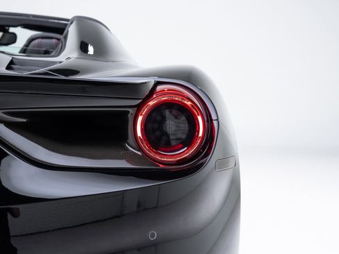 Used 2018 Ferrari 488 Spider image 37