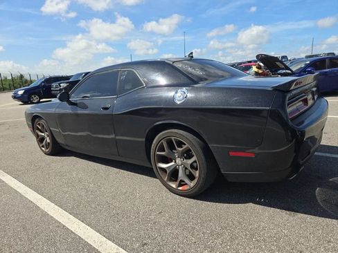 Used 2015 Dodge Challenger SXT Plus w/ Driver Convenience Group RWD image 4