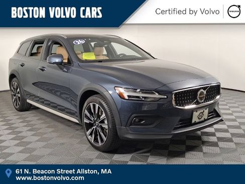Used 2026 Volvo V60 B5 Cross Country Ultra w/ Climate Package AWD/4WD image 1
