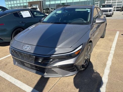 Certified 2024 Hyundai Elantra Limited image 2