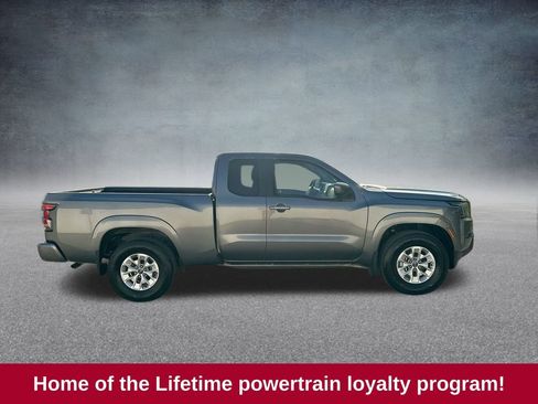 Used 2024 Nissan Frontier SV image 7