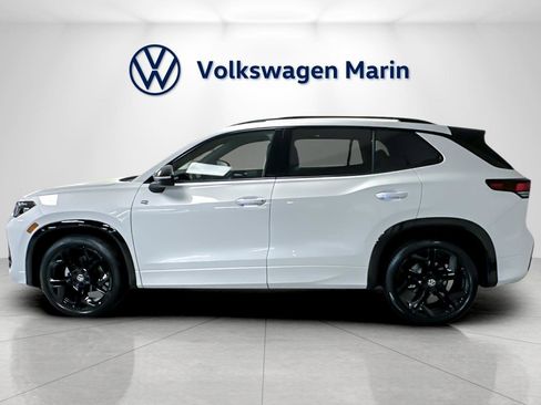 New 2026 Volkswagen Tiguan SE R-Line image 2