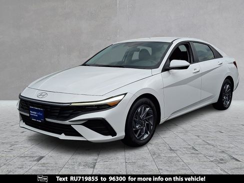 Certified 2024 Hyundai Elantra SEL FWD image 1