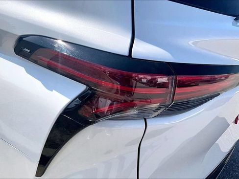 Used 2021 Toyota Sienna Limited FWD image 31