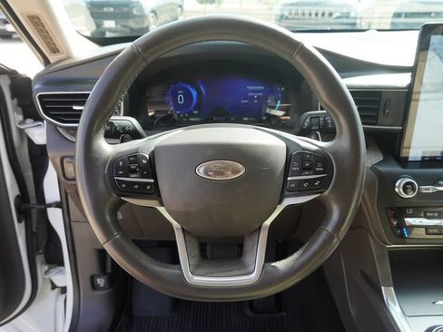 Used 2020 Ford Explorer Platinum w/ Premium Technology Package AWD/4WD image 30