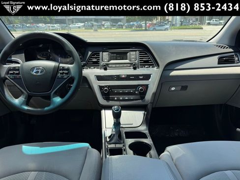 Used 2017 Hyundai Sonata SE FWD image 13