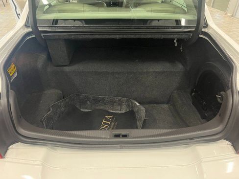 Used 2009 Lincoln Town Car Signature Limited image 38