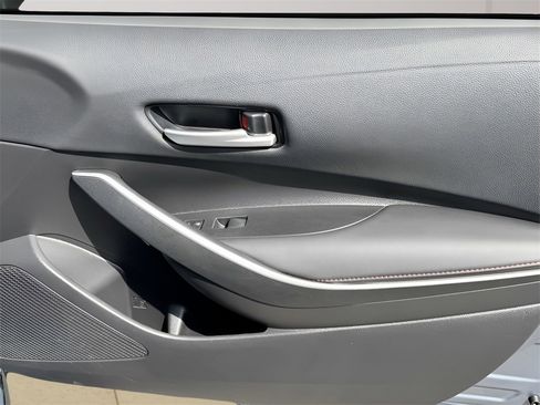 Used 2025 Toyota Corolla SE image 28