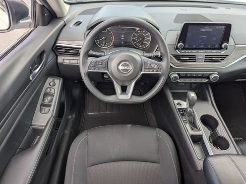 Used 2025 Nissan Altima 2.5 SV FWD image 26
