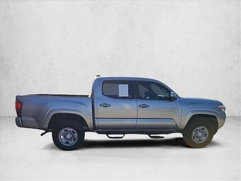 Used 2018 Toyota Tacoma SR image 6