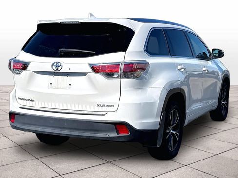 Used 2016 Toyota Highlander XLE AWD/4WD image 9