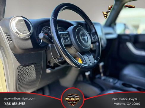 Used 2015 Jeep Wrangler Unlimited Sahara w/ Connectivity Group AWD/4WD image 17