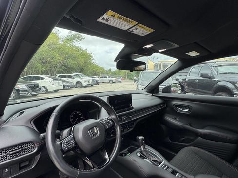 Used 2024 Honda HR-V Sport image 3