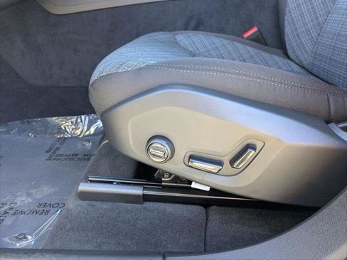 Used 2025 Volvo XC60 B5 Core w/ Protection Package Premier image 22