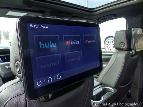 Used 2024 Chevrolet Suburban RST w/ Luxury Package image 17