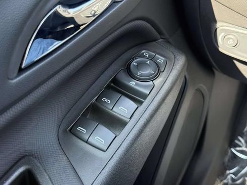 Used 2024 Chevrolet Equinox RS AWD/4WD image 18